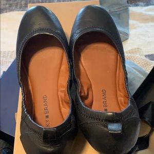 NEW! 6.5 Lucky Brand Black Ballet Flats